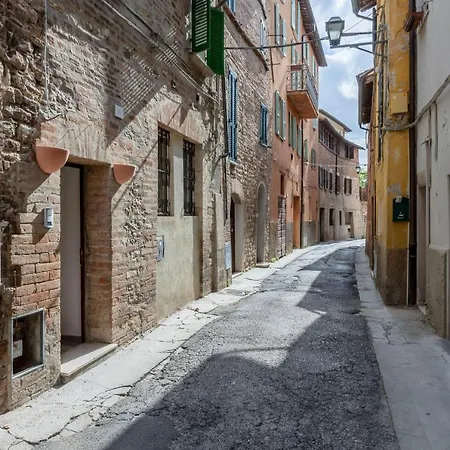 Charming Terrace House In The Heart Of *